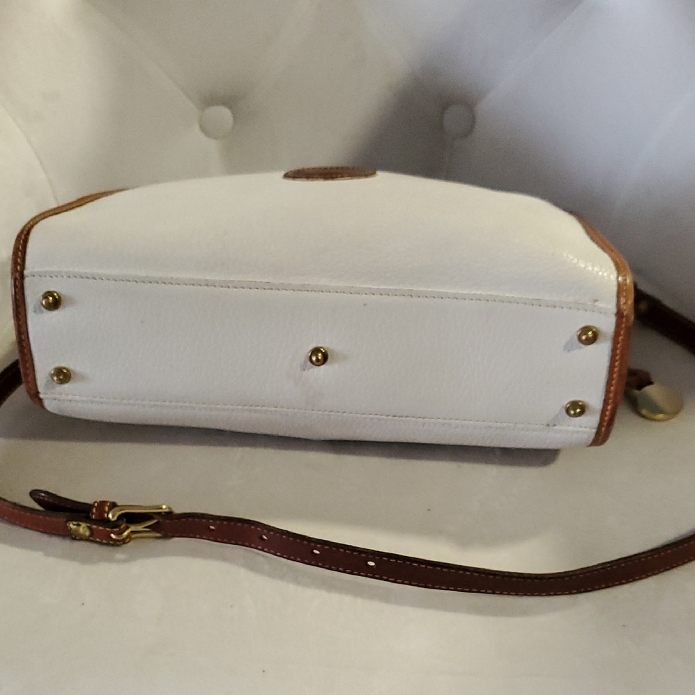 Dooney & Bourke White Leather Bag with Brown Logo - Picture 5 of 15